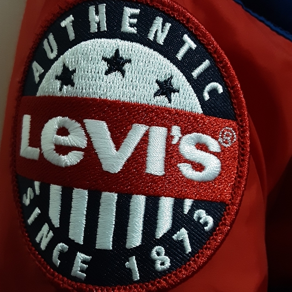 Levi's Big Boy Puffer Jacket With Hood LOGO In Front L 12-13 Years Navy Red New.